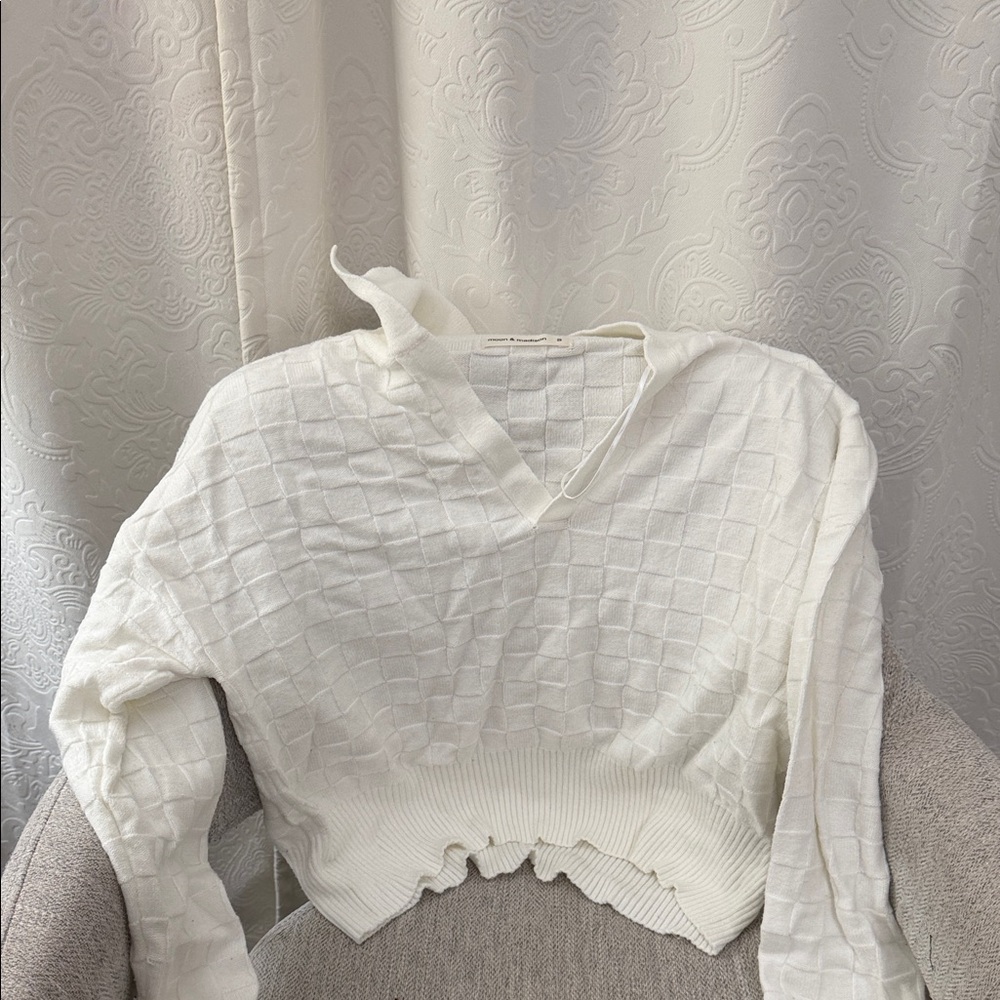 Moon & Madison White Textured Sweatshirt